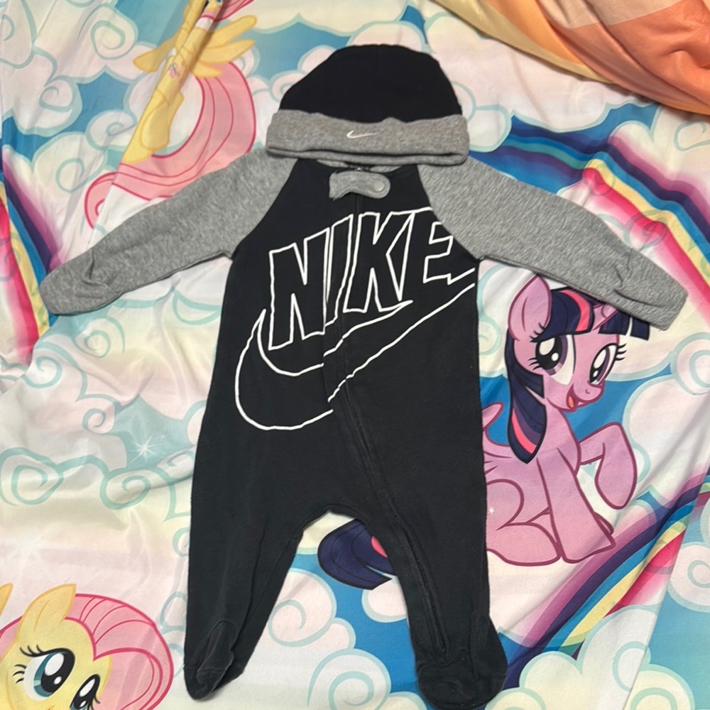 Nike Black and Gray Baby Set